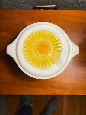 Pyrex Daisy Cinderella Bake and Sore Sunflower White Glass Casserole Dish